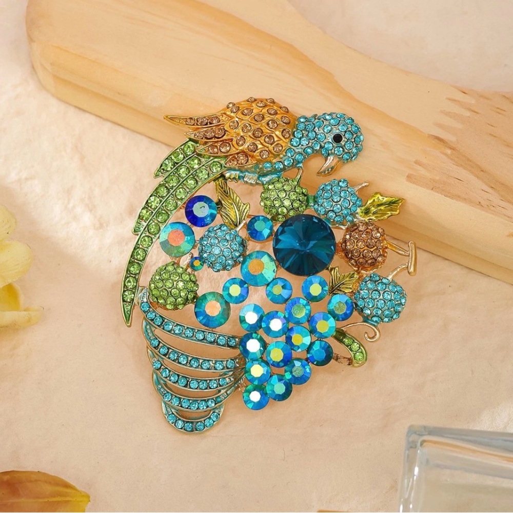 Colorful Crystal Parrot Brooch - Picture 3 of 5